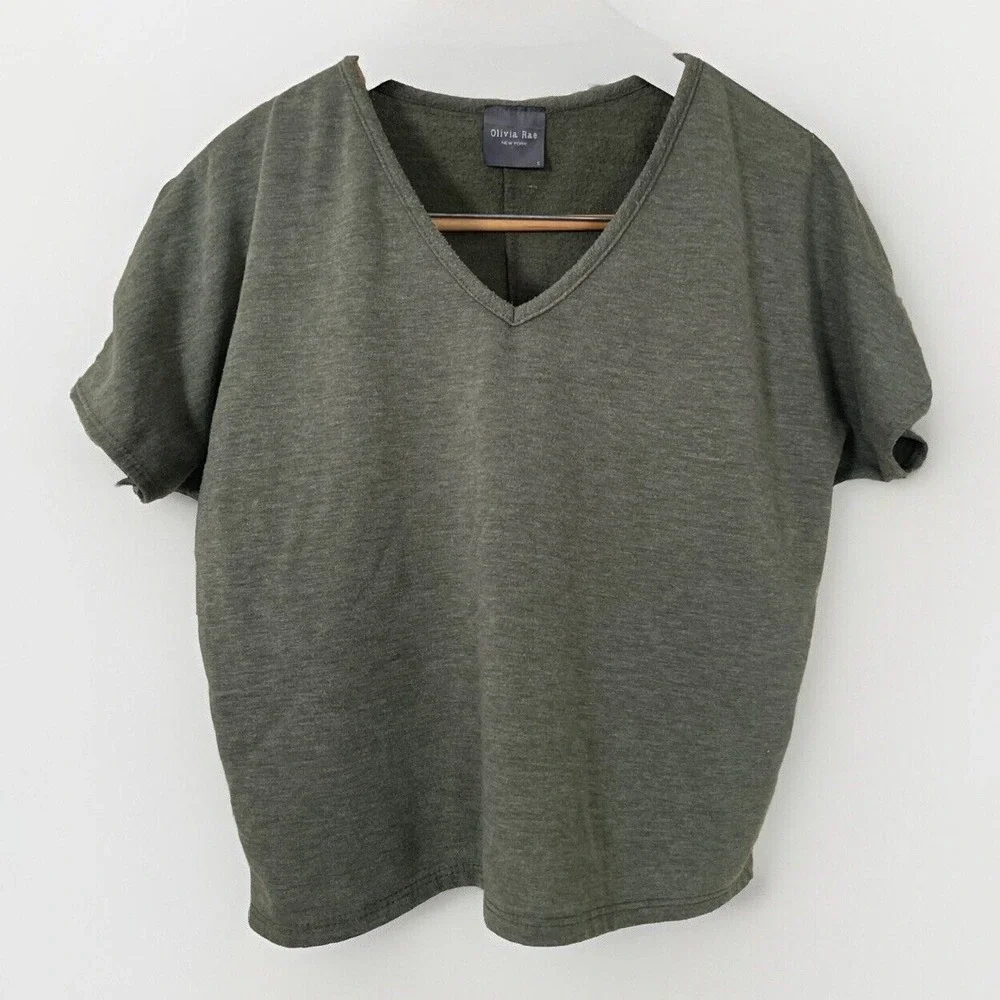 Olivia Rae Sage Green Comfort Casual Top‎ V-neck SMALL Crop Juniors Women